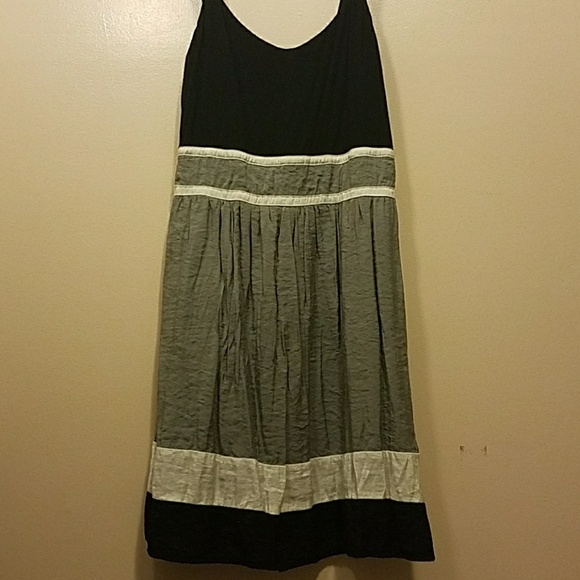 Simple Dress - Picture 4 of 5